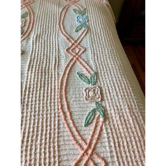 Vintage Peach & White Chenille Bedspread With Floral Design Twin/Full Size Sof - Picture 7 of 16